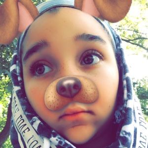 Meet your Posher, Rayven